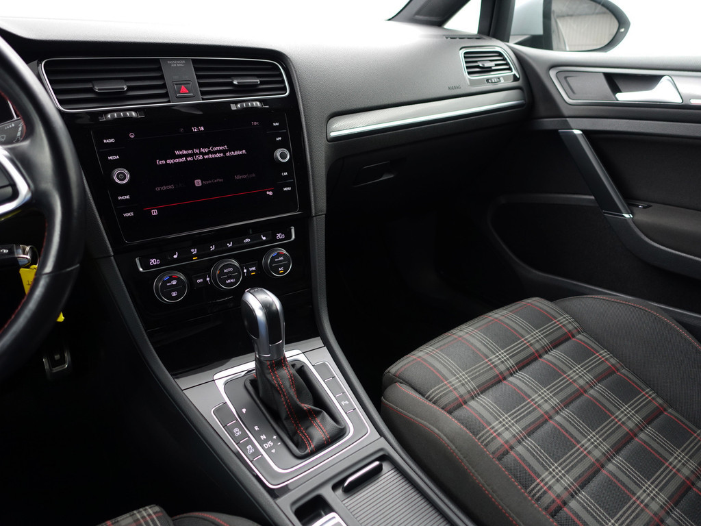 
Volkswagen Golf 2.0 TSI GTI Performance Aut- Virtual Cockpit, CarPlay, Xenon Led, Sfeerverlichting, Ada Cruise, Classic Interieur, Premium Kleur vol									