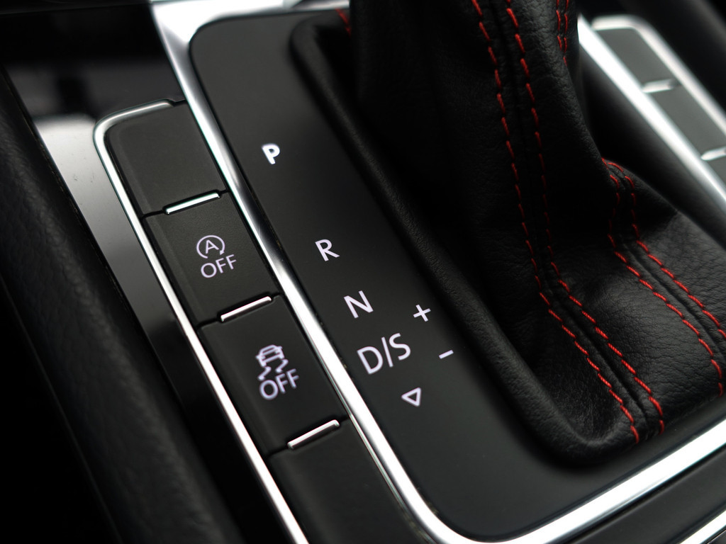 
Volkswagen Golf 2.0 TSI GTI Performance Aut- Virtual Cockpit, CarPlay, Xenon Led, Sfeerverlichting, Ada Cruise, Classic Interieur, Premium Kleur vol									