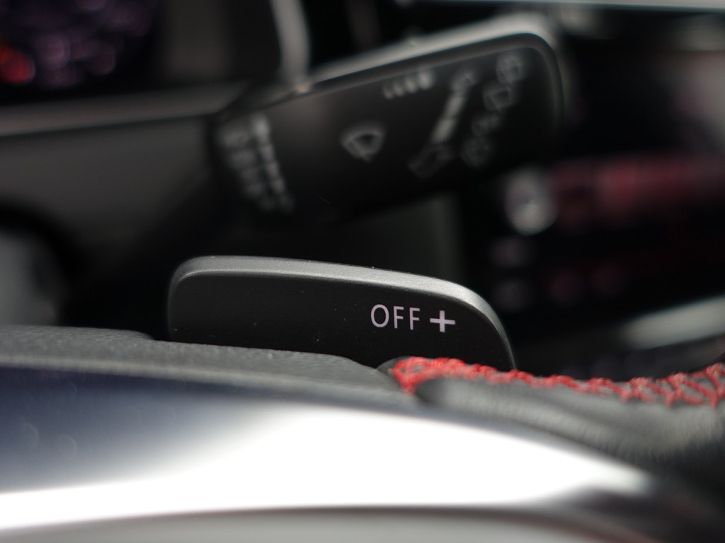 
Volkswagen Golf 2.0 TSI GTI Performance Aut- Virtual Cockpit, CarPlay, Xenon Led, Sfeerverlichting, Ada Cruise, Classic Interieur, Premium Kleur vol									