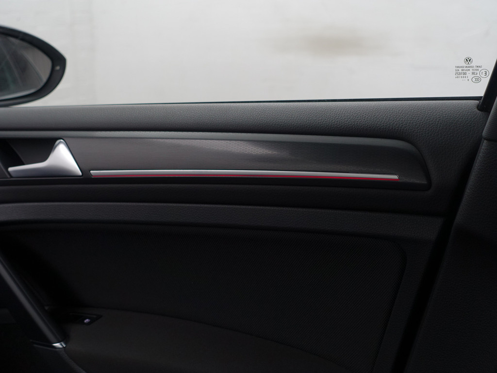 
Volkswagen Golf 2.0 TSI GTI Performance Aut- Virtual Cockpit, CarPlay, Xenon Led, Sfeerverlichting, Ada Cruise, Classic Interieur, Premium Kleur vol									