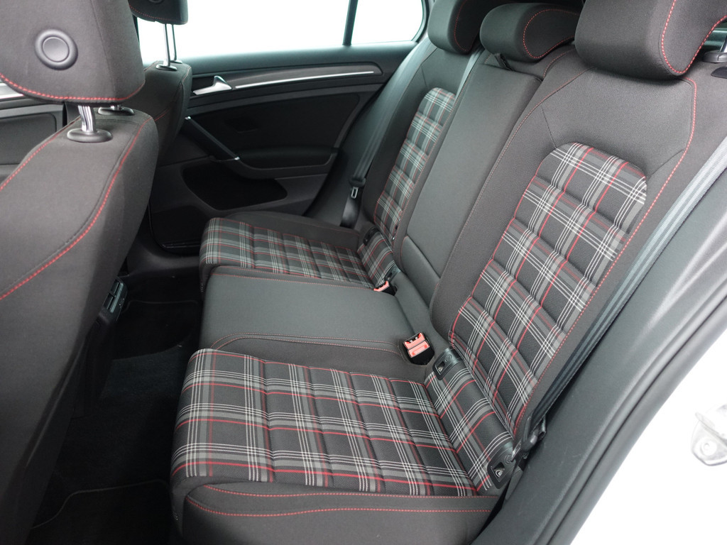 
Volkswagen Golf 2.0 TSI GTI Performance Aut- Virtual Cockpit, CarPlay, Xenon Led, Sfeerverlichting, Ada Cruise, Classic Interieur, Premium Kleur vol									