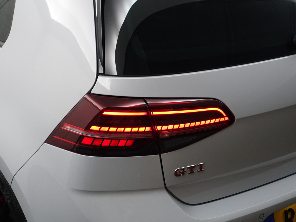
Volkswagen Golf 2.0 TSI GTI Performance Aut- Virtual Cockpit, CarPlay, Xenon Led, Sfeerverlichting, Ada Cruise, Classic Interieur, Premium Kleur vol									
