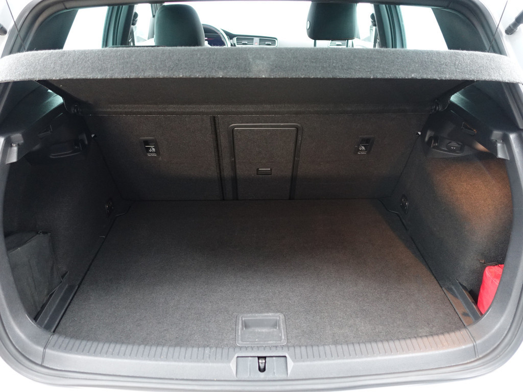 
Volkswagen Golf 2.0 TSI GTI Performance Aut- Virtual Cockpit, CarPlay, Xenon Led, Sfeerverlichting, Ada Cruise, Classic Interieur, Premium Kleur vol									