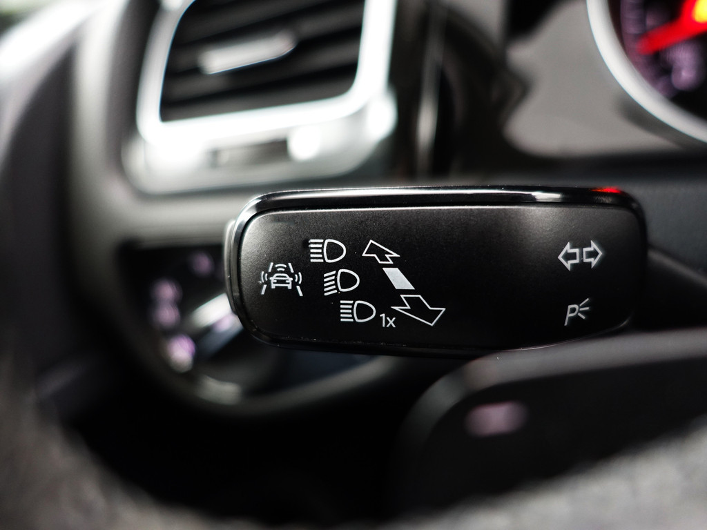 
								Volkswagen Golf 1.4 TSI Highline+ Aut- Panoramadak, Ergo Active, Xenon Led, Camera, Stoelverwarming, Dynamic Select vol									