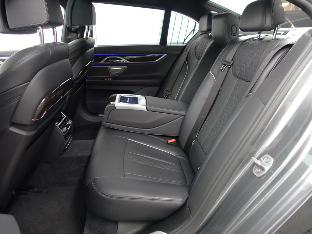 
BMW 7 Serie 730d xDrive M Individual Aut- Schuifdak, Stoelventilatie, Head Up, 360 Camera, Ada Cruise, Rear Seat Package vol									