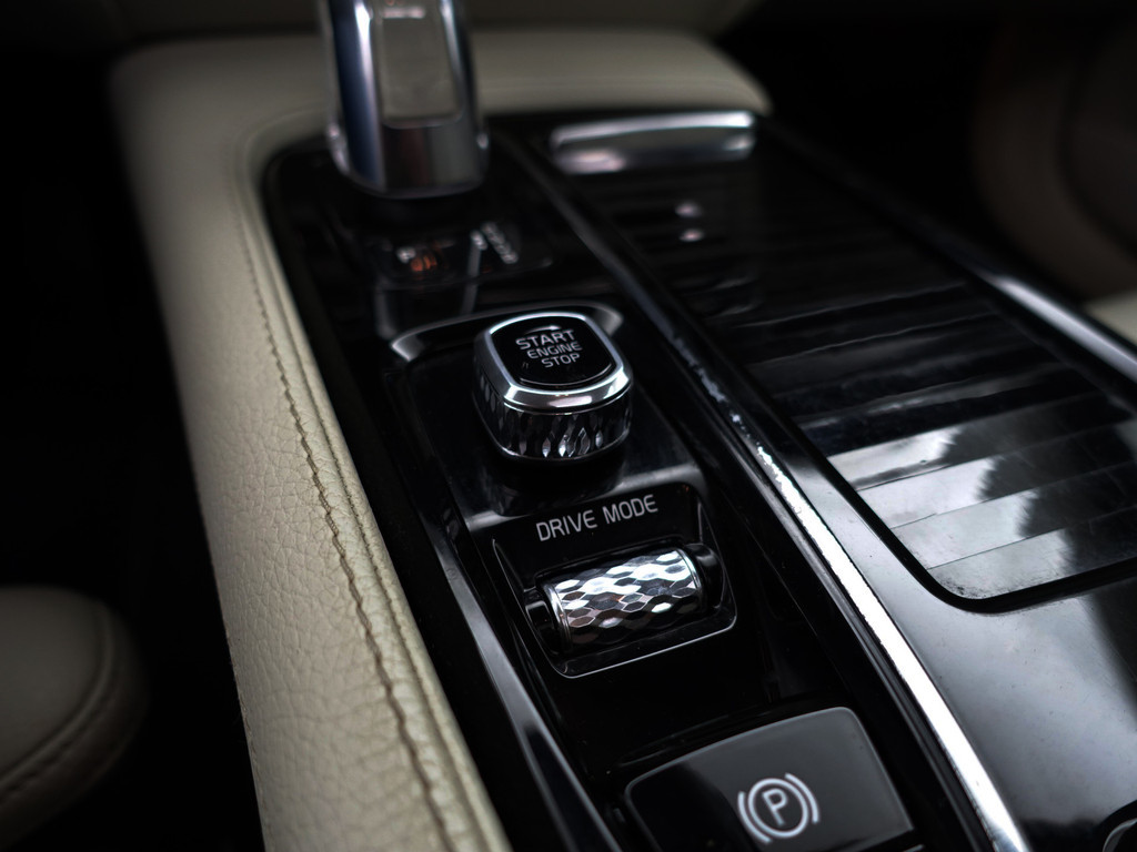 
Volvo V90 2.0 T8 AWD Inscription Aut- Panodak, Xenon led, Stuur/Stoelverwarming, Elek Trekhaak, Lane Assist, Blis, Dynamic Select vol									