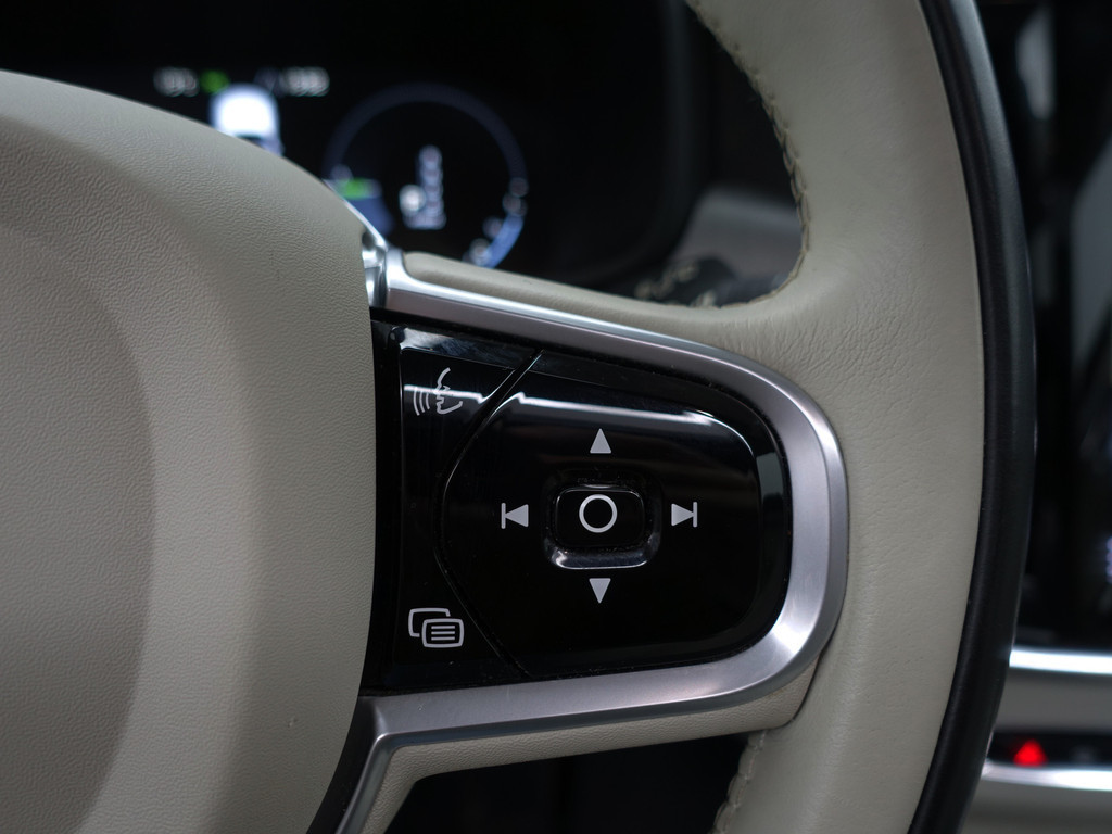 
Volvo V90 2.0 T8 AWD Inscription Aut- Panodak, Xenon led, Stuur/Stoelverwarming, Elek Trekhaak, Lane Assist, Blis, Dynamic Select vol									