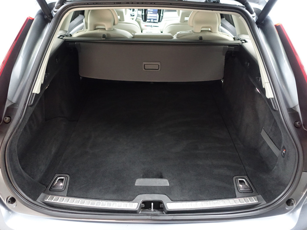 
Volvo V90 2.0 T8 AWD Inscription Aut- Panodak, Xenon led, Stuur/Stoelverwarming, Elek Trekhaak, Lane Assist, Blis, Dynamic Select vol									