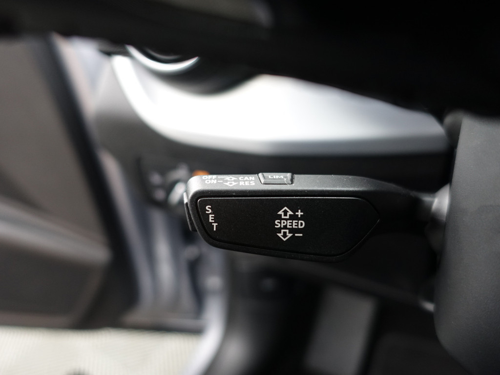 
								Audi Q2 35 TFSI S Competition Aut- Two Tone, Xenon Led, Park Assist, Stoelverwarming, Navi, Clima, Cruise vol									