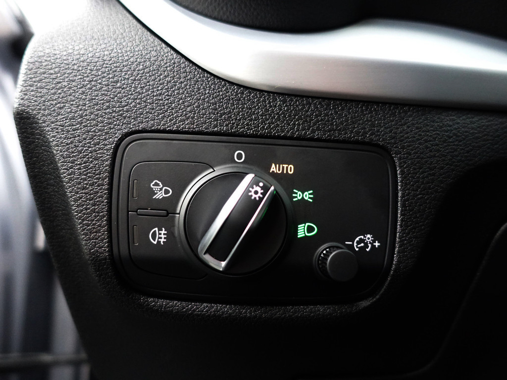 
								Audi Q2 35 TFSI S Competition Aut- Two Tone, Xenon Led, Park Assist, Stoelverwarming, Navi, Clima, Cruise vol									