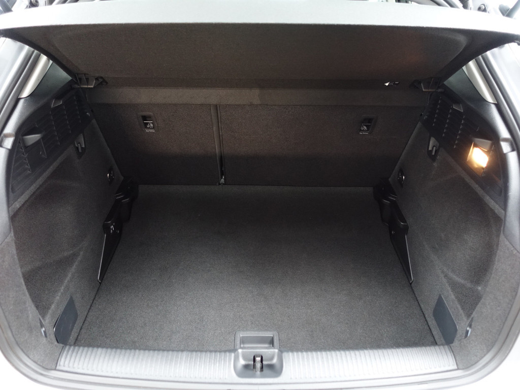 
								Audi Q2 35 TFSI S Competition Aut- Two Tone, Xenon Led, Park Assist, Stoelverwarming, Navi, Clima, Cruise vol									