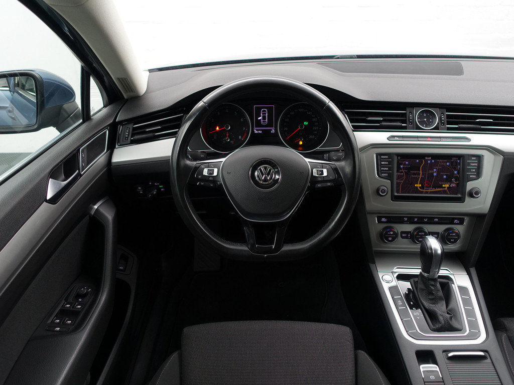 
								Volkswagen Passat 1.4 TSI Highline Aut- Xenon Led, Keyless, Ergo Comfort, Front Assist, Park Assist, Navi vol									