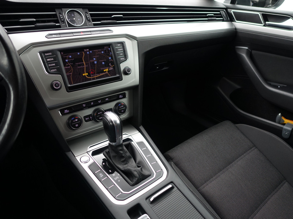 
								Volkswagen Passat 1.4 TSI Highline Aut- Xenon Led, Keyless, Ergo Comfort, Front Assist, Park Assist, Navi vol									