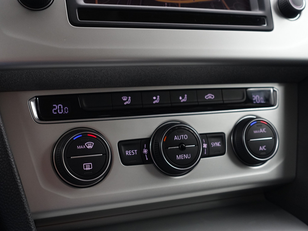 
								Volkswagen Passat 1.4 TSI Highline Aut- Xenon Led, Keyless, Ergo Comfort, Front Assist, Park Assist, Navi vol									
