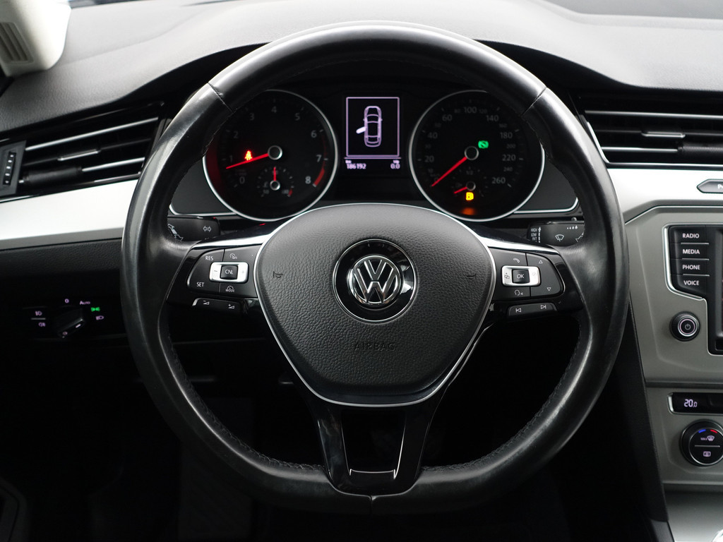 
								Volkswagen Passat 1.4 TSI Highline Aut- Xenon Led, Keyless, Ergo Comfort, Front Assist, Park Assist, Navi vol									