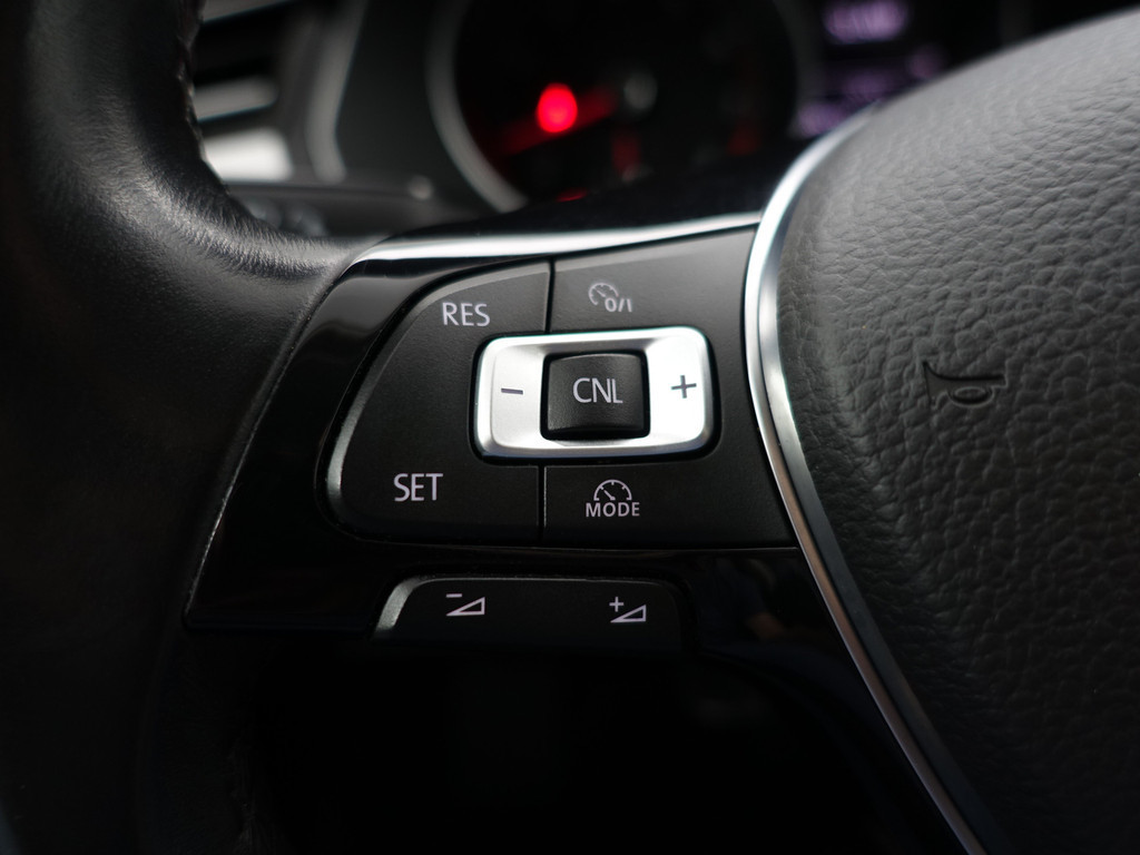 
								Volkswagen Passat 1.4 TSI Highline Aut- Xenon Led, Keyless, Ergo Comfort, Front Assist, Park Assist, Navi vol									