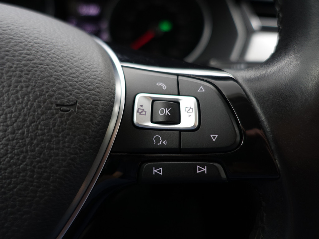 
								Volkswagen Passat 1.4 TSI Highline Aut- Xenon Led, Keyless, Ergo Comfort, Front Assist, Park Assist, Navi vol									