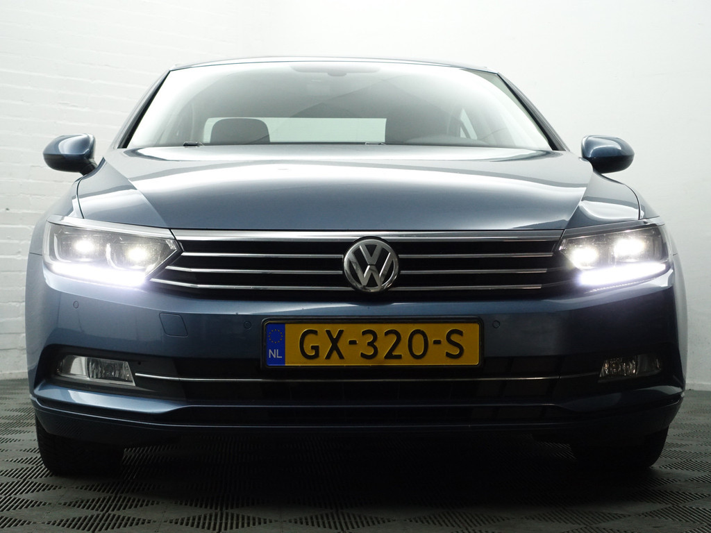 
								Volkswagen Passat 1.4 TSI Highline Aut- Xenon Led, Keyless, Ergo Comfort, Front Assist, Park Assist, Navi vol									