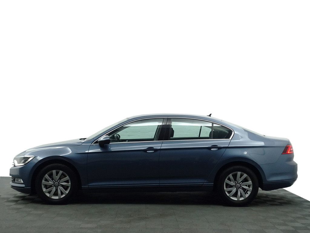 
								Volkswagen Passat 1.4 TSI Highline Aut- Xenon Led, Keyless, Ergo Comfort, Front Assist, Park Assist, Navi vol									