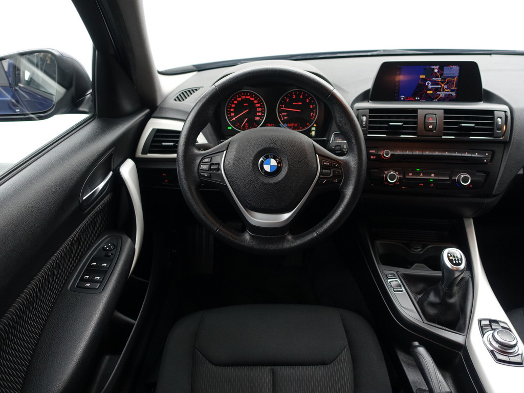 
BMW 1-serie 114i EDE High Executive Blackpack, Navi, Clima, Cruise, Dynamic Select vol									