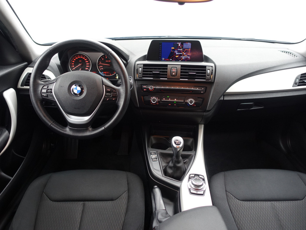 
BMW 1-serie 114i EDE High Executive Blackpack, Navi, Clima, Cruise, Dynamic Select vol									
