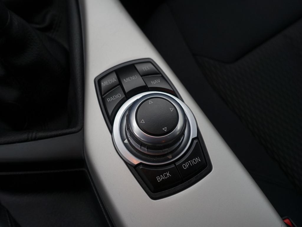 
BMW 1-serie 114i EDE High Executive Blackpack, Navi, Clima, Cruise, Dynamic Select vol									