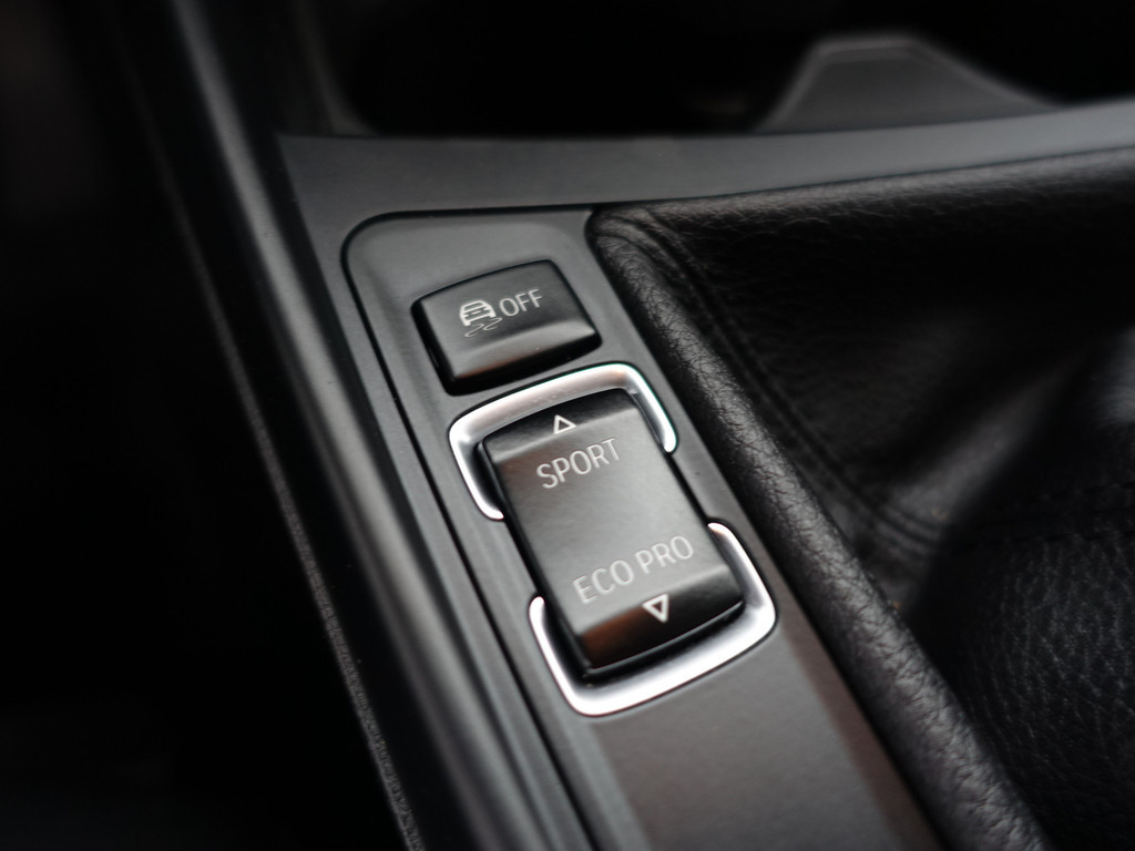 
BMW 1-serie 114i EDE High Executive Blackpack, Navi, Clima, Cruise, Dynamic Select vol									