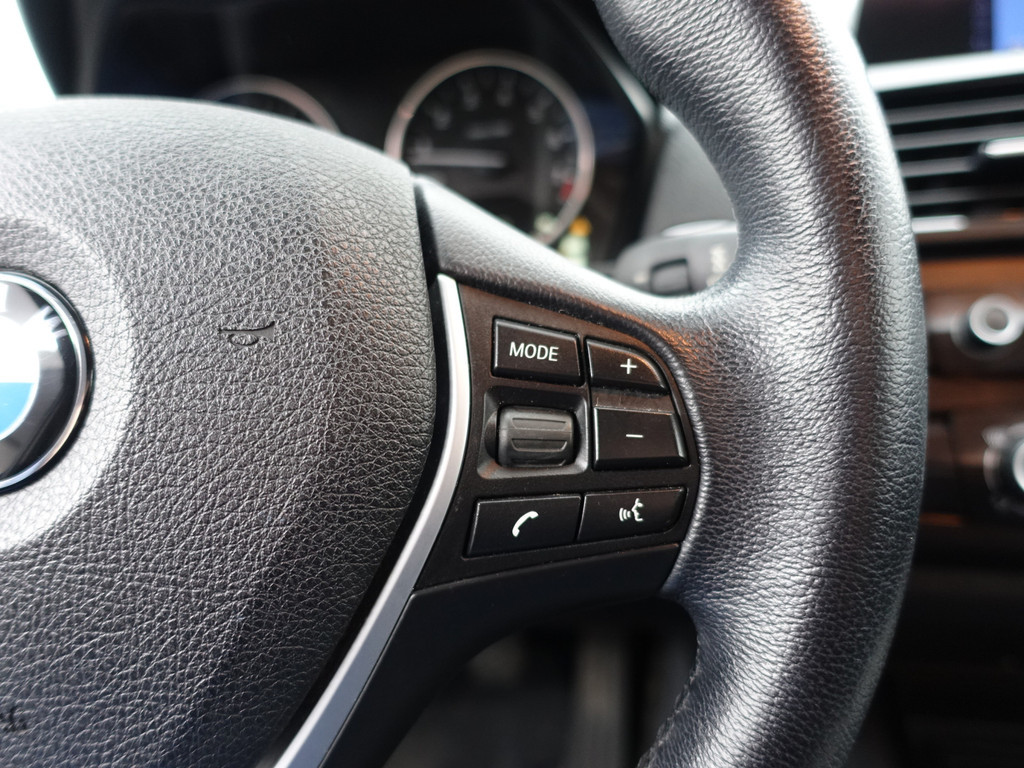 
BMW 1-serie 114i EDE High Executive Blackpack, Navi, Clima, Cruise, Dynamic Select vol									