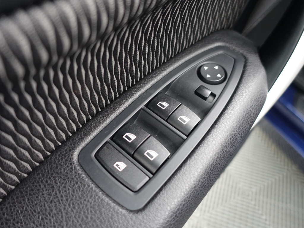 
BMW 1-serie 114i EDE High Executive Blackpack, Navi, Clima, Cruise, Dynamic Select vol									