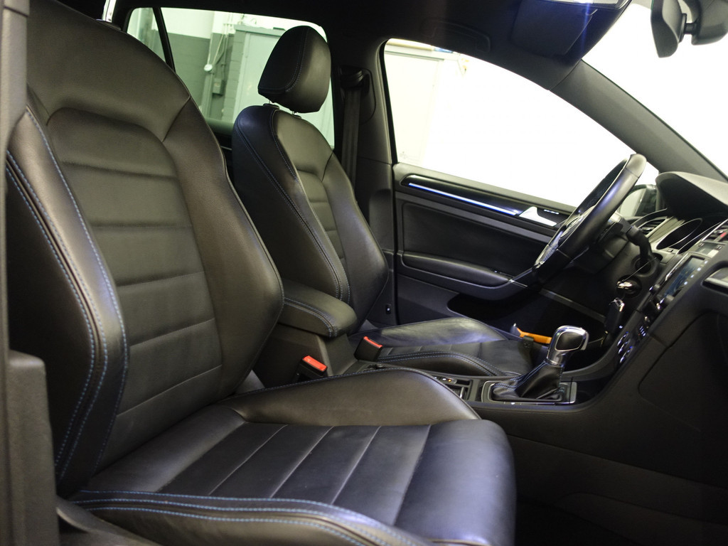 
Volkswagen Golf 1.4 TSI 204pk GTE Highline Aut- Sport Leder Interieur, Xenon Led, Park Assist, vol									