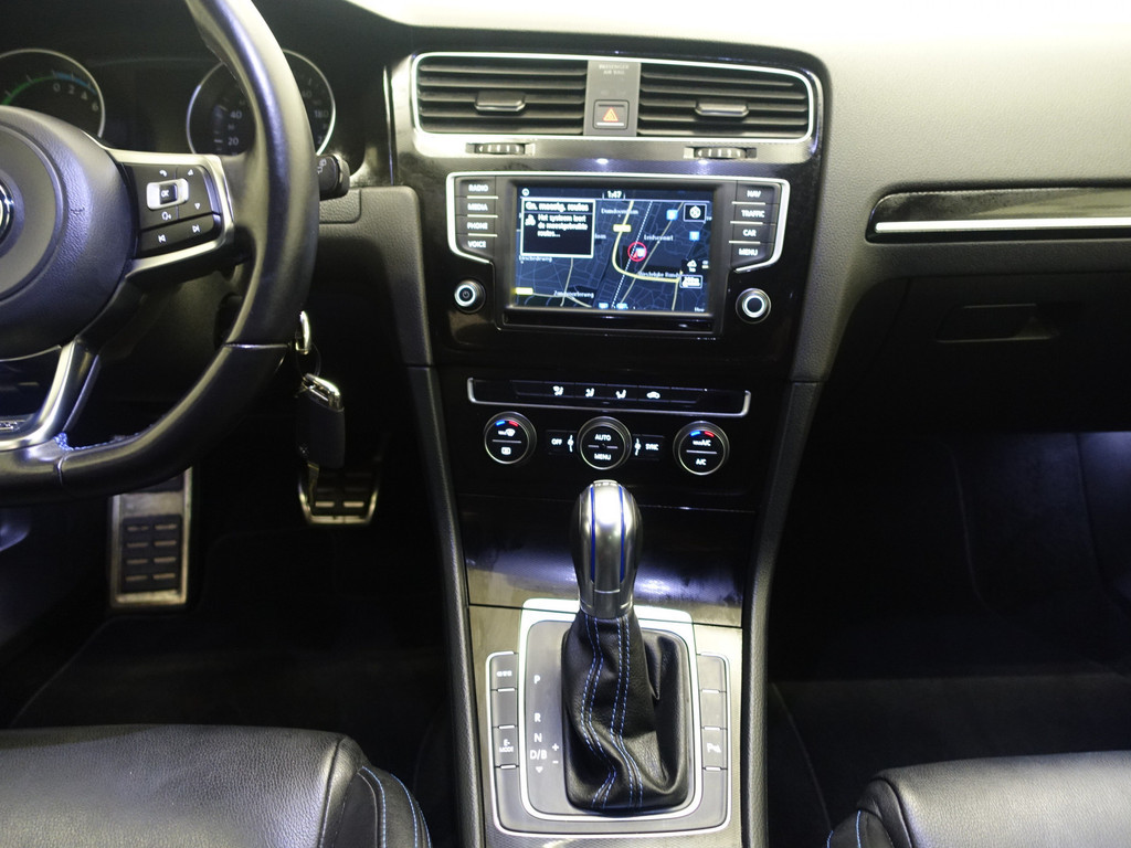 
Volkswagen Golf 1.4 TSI 204pk GTE Highline Aut- Sport Leder Interieur, Xenon Led, Park Assist, vol									