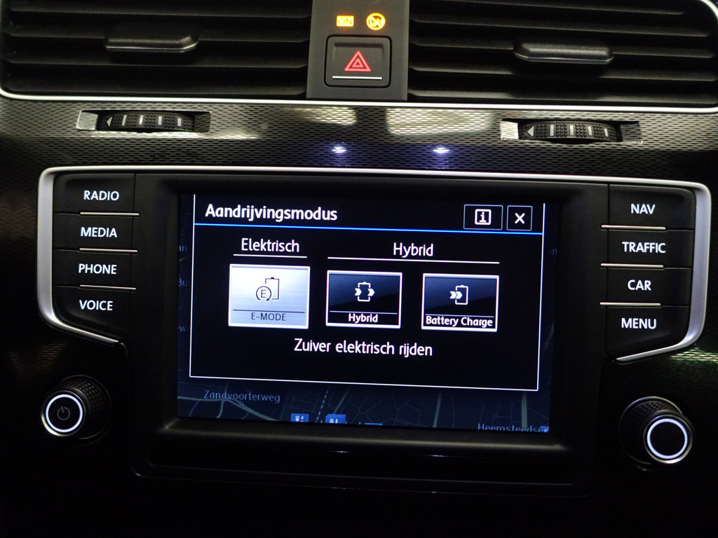 
Volkswagen Golf 1.4 TSI 204pk GTE Highline Aut- Sport Leder Interieur, Xenon Led, Park Assist, vol									