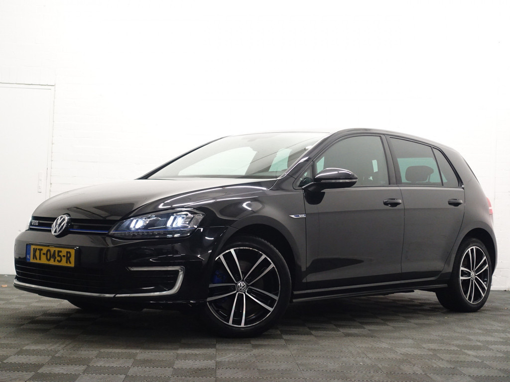
Volkswagen Golf 1.4 TSI 204pk GTE Highline Aut- Sport Leder Interieur, Xenon Led, Park Assist, vol									