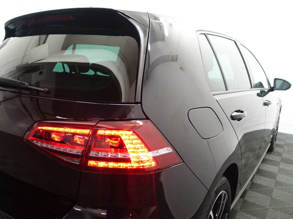 
Volkswagen Golf 1.4 TSI 204pk GTE Highline Aut- Sport Leder Interieur, Xenon Led, Park Assist, vol									