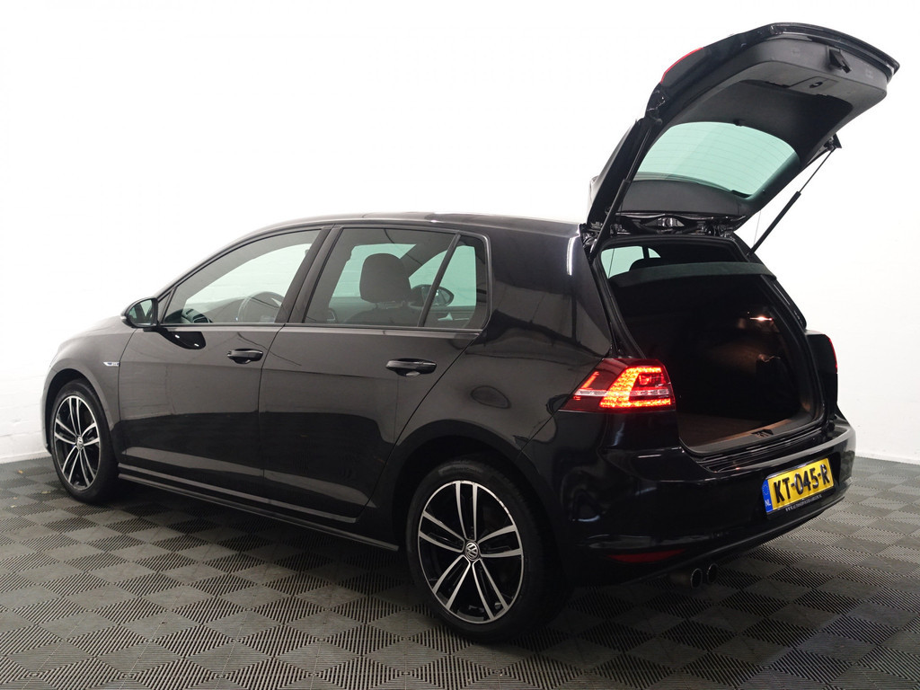 
Volkswagen Golf 1.4 TSI 204pk GTE Highline Aut- Sport Leder Interieur, Xenon Led, Park Assist, vol									