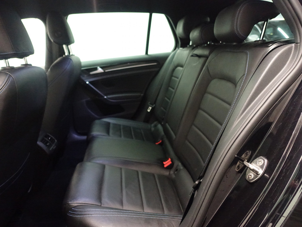
Volkswagen Golf 1.4 TSI 204pk GTE Highline Aut- Sport Leder Interieur, Xenon Led, Park Assist, vol									