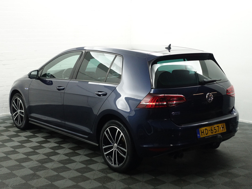 
Volkswagen Golf 1.4 TSI GTE R-Line Aut- ACC, Xenon Led, Camera, Front Assist, Park Assist vol									