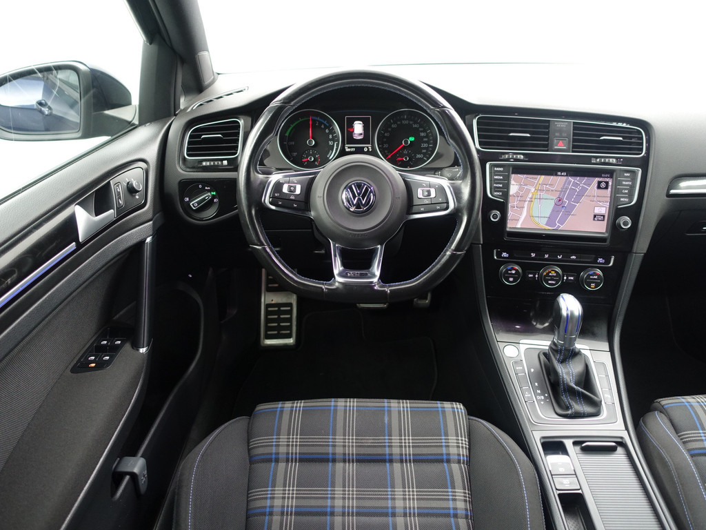 
Volkswagen Golf 1.4 TSI GTE R-Line Aut- ACC, Xenon Led, Camera, Front Assist, Park Assist vol									