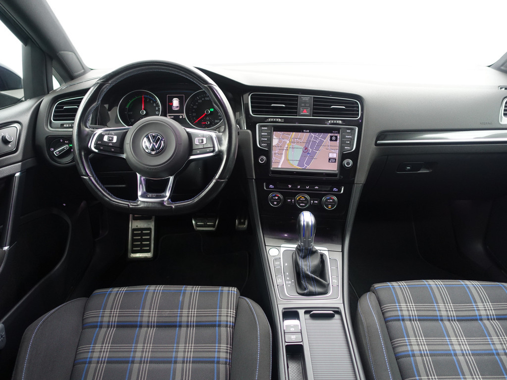 
Volkswagen Golf 1.4 TSI GTE R-Line Aut- ACC, Xenon Led, Camera, Front Assist, Park Assist vol									