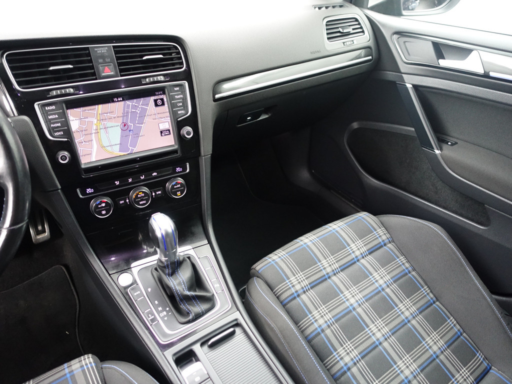 
Volkswagen Golf 1.4 TSI GTE R-Line Aut- ACC, Xenon Led, Camera, Front Assist, Park Assist vol									