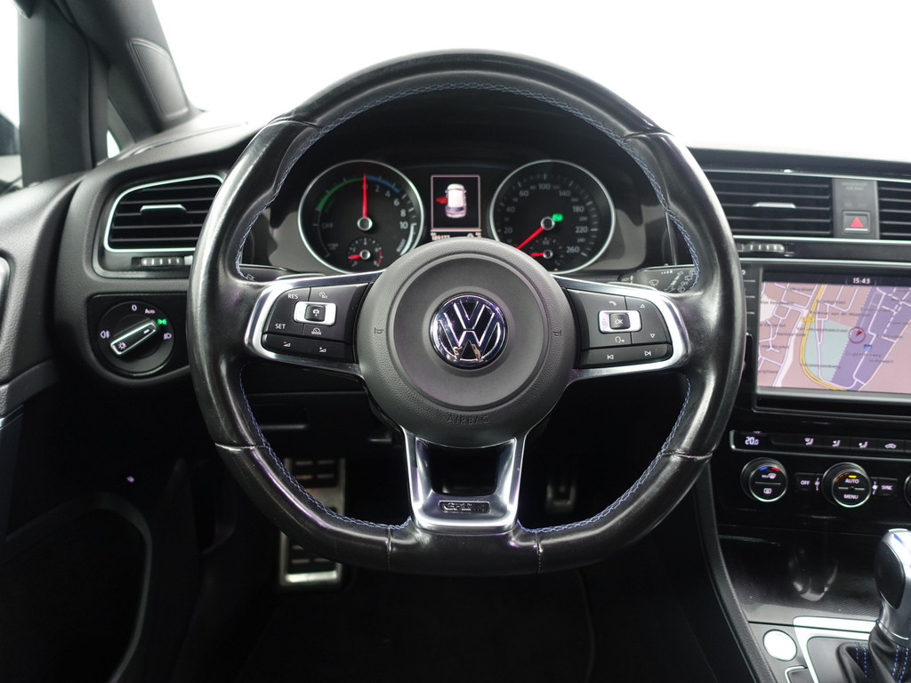 
Volkswagen Golf 1.4 TSI GTE R-Line Aut- ACC, Xenon Led, Camera, Front Assist, Park Assist vol									