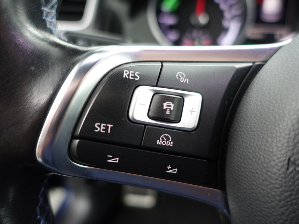 
Volkswagen Golf 1.4 TSI GTE R-Line Aut- ACC, Xenon Led, Camera, Front Assist, Park Assist vol									