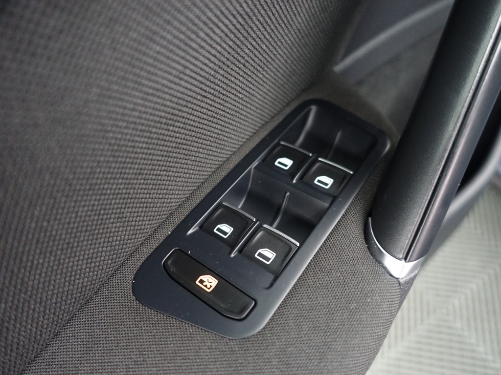 
Volkswagen Golf 1.4 TSI GTE R-Line Aut- ACC, Xenon Led, Camera, Front Assist, Park Assist vol									