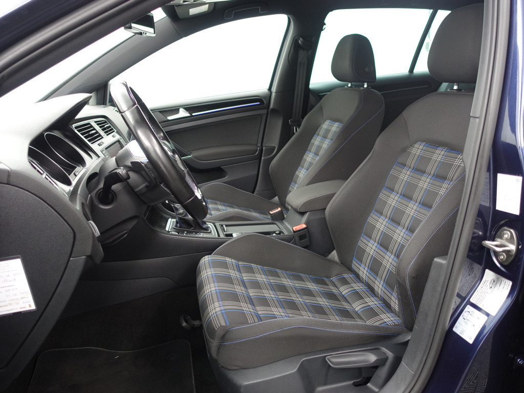 
Volkswagen Golf 1.4 TSI GTE R-Line Aut- ACC, Xenon Led, Camera, Front Assist, Park Assist vol									