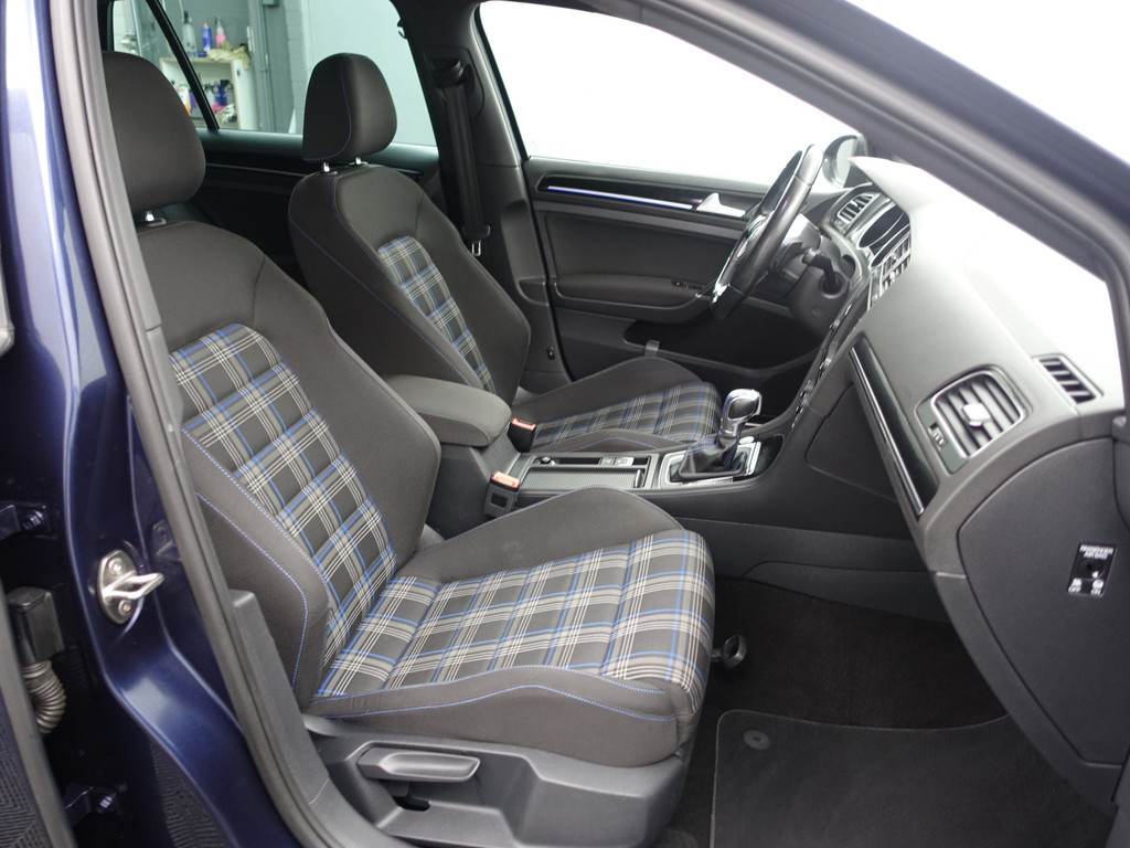 
Volkswagen Golf 1.4 TSI GTE R-Line Aut- ACC, Xenon Led, Camera, Front Assist, Park Assist vol									