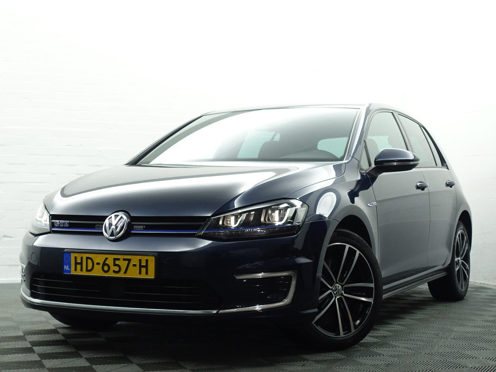 
Volkswagen Golf 1.4 TSI GTE R-Line Aut- ACC, Xenon Led, Camera, Front Assist, Park Assist vol									