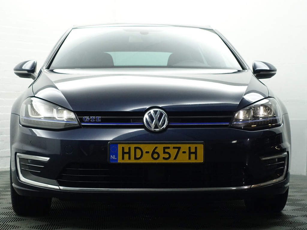 
Volkswagen Golf 1.4 TSI GTE R-Line Aut- ACC, Xenon Led, Camera, Front Assist, Park Assist vol									