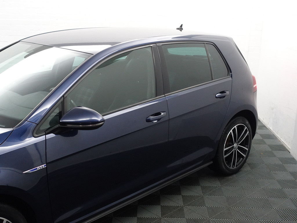 
Volkswagen Golf 1.4 TSI GTE R-Line Aut- ACC, Xenon Led, Camera, Front Assist, Park Assist vol									