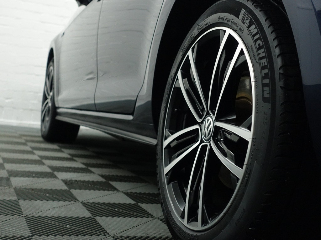 
Volkswagen Golf 1.4 TSI GTE R-Line Aut- ACC, Xenon Led, Camera, Front Assist, Park Assist vol									