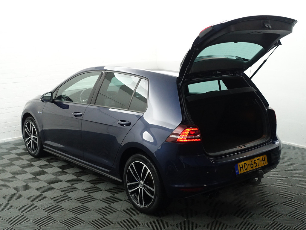 
Volkswagen Golf 1.4 TSI GTE R-Line Aut- ACC, Xenon Led, Camera, Front Assist, Park Assist vol									